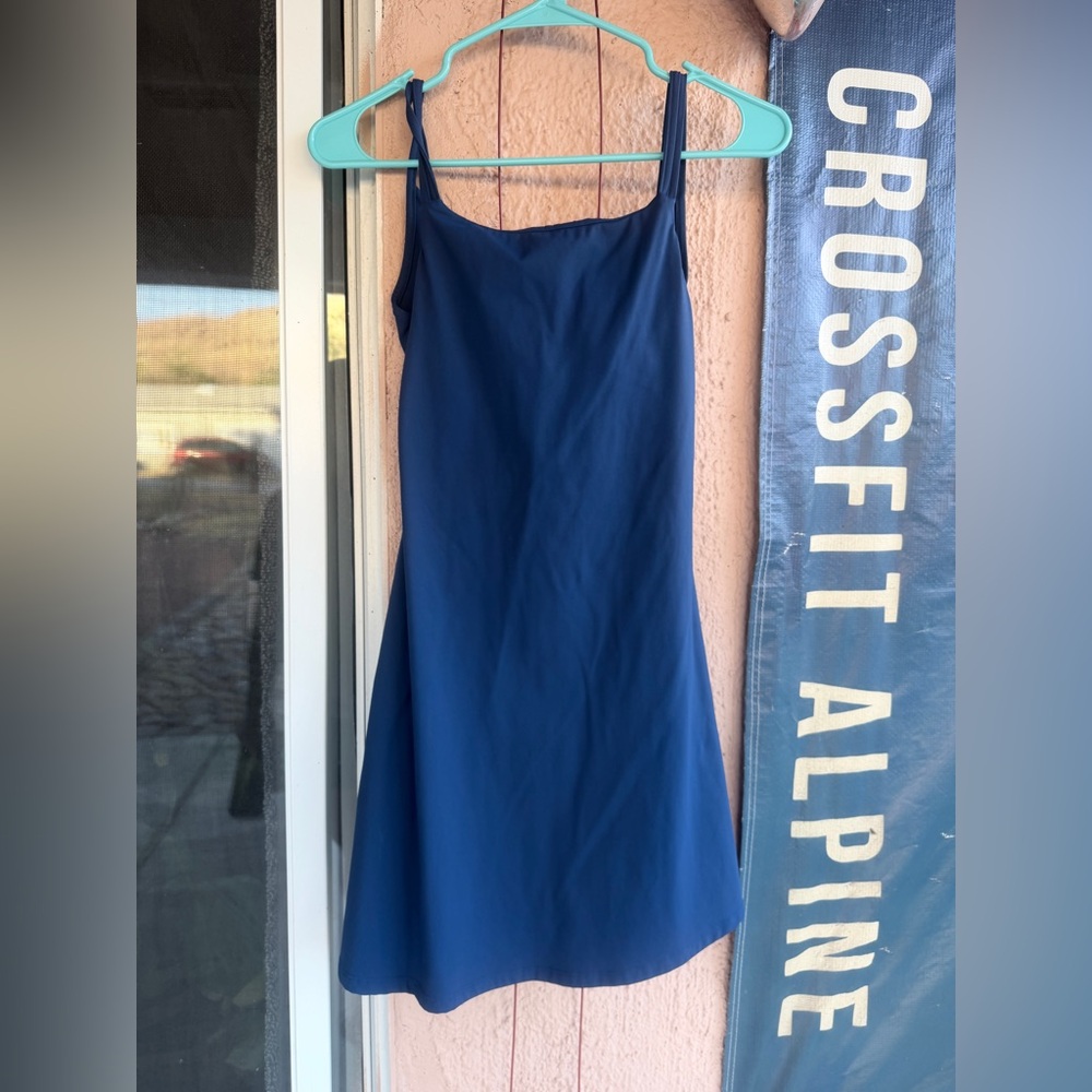 Small women’s Halara dress with shorts